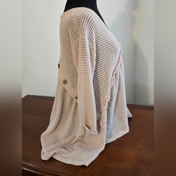 Altar'd State Cream V Neck Waffle Print Top with Buttons on Back Size Small - Picture 3 of 8